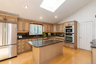34 Harbour Dr, Blue Point, NY 11715 - Photo 5