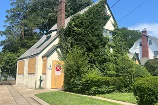 110 Rockaway Pkwy, Valley Stream, NY 11580 - Photo 5
