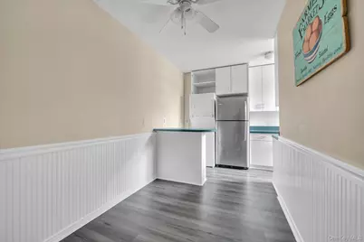 2 Townhouse Place #3N, Great Neck, NY 11021 - Photo 9