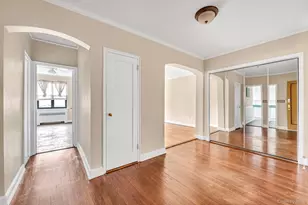 2 Townhouse Pl, Great Neck, NY 11021 - Photo 5