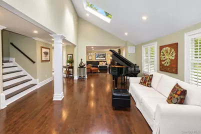 100 Edgewood Avenue, Smithtown, NY 11787 - Photo 21
