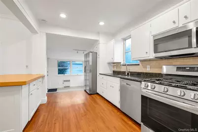 138 Hillcrest Avenue, Manhasset, NY 11030 - Photo 7