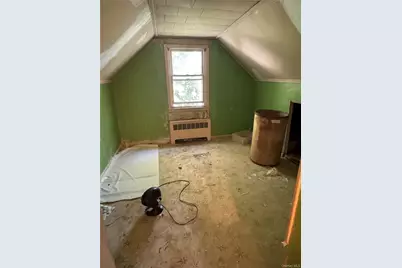 283 Doherty Avenue, Elmont, NY 11003 - Photo 11