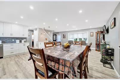 103 Queens Avenue, West Babylon, NY 11704 - Photo 13