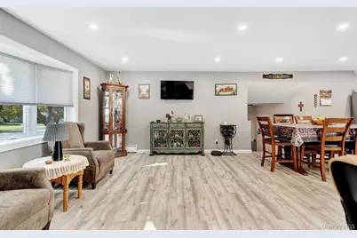 103 Queens Avenue, West Babylon, NY 11704 - Photo 11