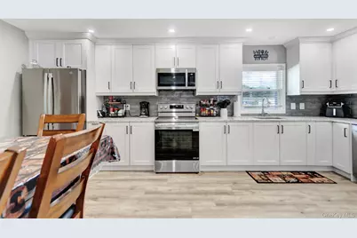 103 Queens Avenue, West Babylon, NY 11704 - Photo 9
