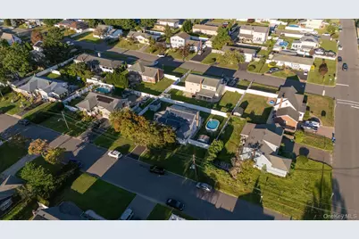 103 Queens Avenue, West Babylon, NY 11704 - Photo 41