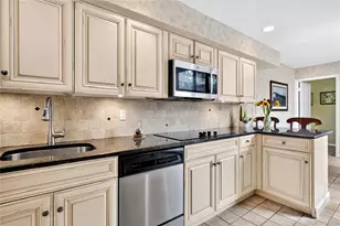 37 Woodland Dr, Roslyn, NY 11576 - Photo 11