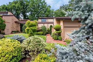 37 Woodland Dr, Roslyn, NY 11576 - Photo 3