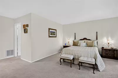 37 Woodland Drive, Roslyn, NY 11576 - Photo 17