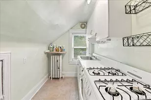 860 Hollywood Ave, Bronx, NY 10465 - Photo 23