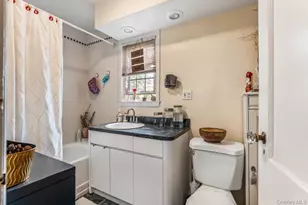 20 Huron Rd, Floral Park, NY 11001 - Photo 7
