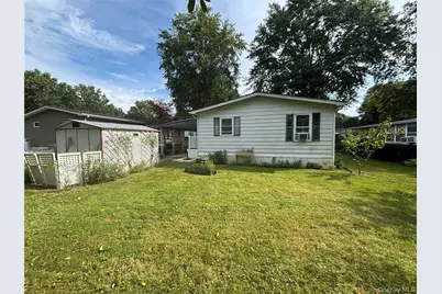 103 West Lane #12B Witt Lane, Aquebogue, NY 11901 - Photo 5