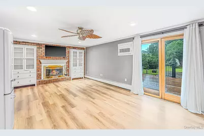 6 North Avenue, Smithtown, NY 11787 - Photo 25