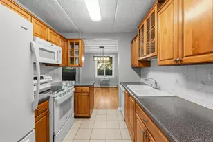 130 Colonial Pkwy, Yonkers, NY 10710 - Photo 11