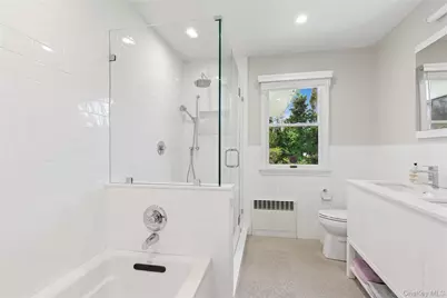 8 Niamogue Lane, Quogue, NY 11959 - Photo 17