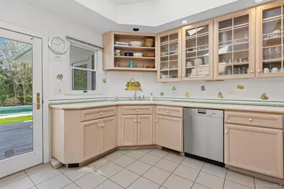 8 Niamogue Lane, Quogue, NY 11959 - Photo 11