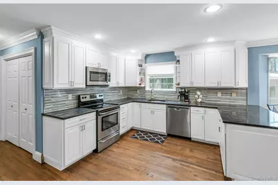 61 Washington Heights Avenue, Hampton Bays, NY 11946 - Photo 5