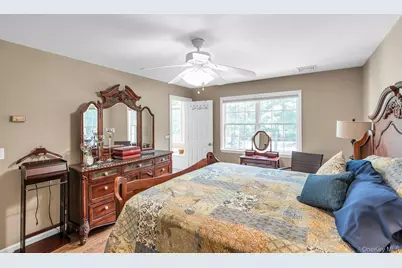 61 Washington Heights Avenue, Hampton Bays, NY 11946 - Photo 19