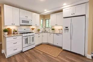 25 Dellmarie Ln, Nesconset, NY 11767 - Photo 11