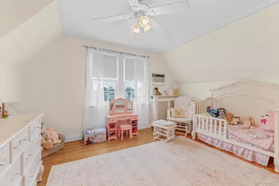 21 Hampton Avenue, Albertson, NY 11507 - Photo 17