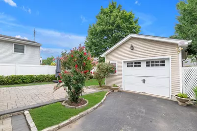 21 Hampton Avenue, Albertson, NY 11507 - Photo 13
