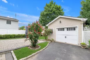 21 Hampton Ave, Albertson, NY 11507 - Photo 13