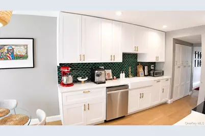 230 Pond View Lane, Smithtown, NY 11787 - Photo 3
