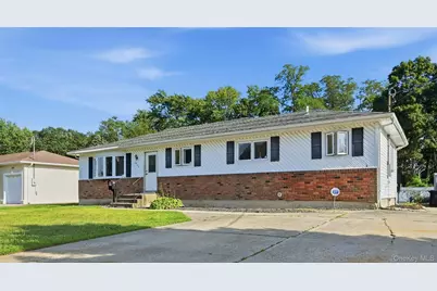 1035 Tooker Avenue, West Babylon, NY 11704 - Photo 3