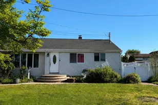 11 Franklin St, Brentwood, NY 11717 - Photo 7