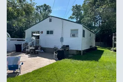 8 Durst Drive, Selden, NY 11784 - Photo 3
