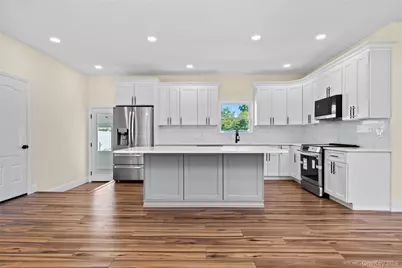 37 Gladstone Avenue, West Islip, NY 11795 - Photo 7