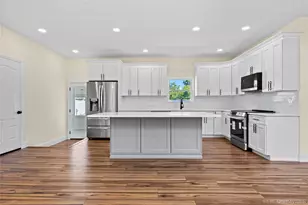 37 Gladstone Ave, West Islip, NY 11795 - Photo 7