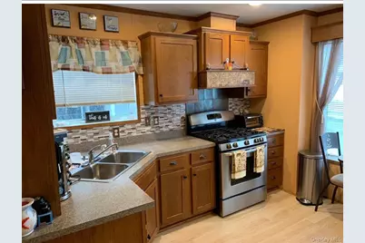 600 Broadway #M10, Amityville, NY 11701 - Photo 3