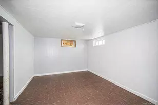 440 Clayton St, Central Islip, NY 11722 - Photo 37