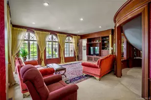 17 Split Rock Dr, Great Neck, NY 11024 - Photo 9