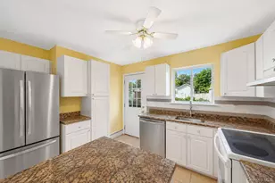 8 Halewood Dr, Shirley, NY 11967 - Photo 5