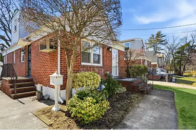 64 W Fenimore Street, Valley Stream, NY 11580 - Photo 33