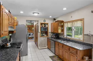 24 Yosemite Ln, Coram, NY 11727 - Photo 13