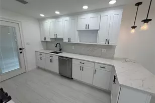 58 Amherst Ln, Hicksville, NY 11801 - Photo 3