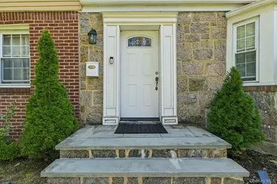 666 Lakeview Avenue, Rockville Centre, NY 11570 - Photo 3