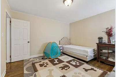666 Lakeview Avenue, Rockville Centre, NY 11570 - Photo 17