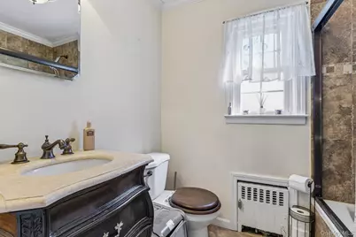 666 Lakeview Avenue, Rockville Centre, NY 11570 - Photo 15