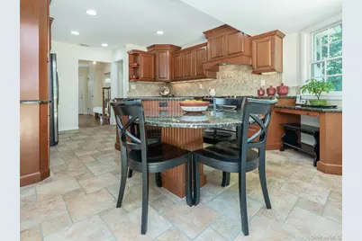 65 Essex Court, Port Washington, NY 11050 - Photo 7