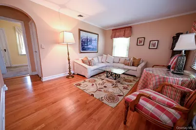 1073 Hancock Avenue, Franklin Square, NY 11010 - Photo 3