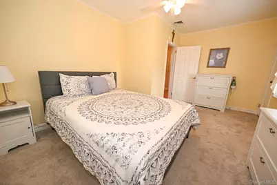 1073 Hancock Avenue, Franklin Square, NY 11010 - Photo 5