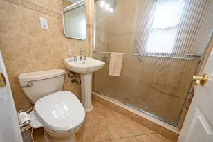 1073 Hancock Ave, Franklin Square, NY 11010 - Photo 7
