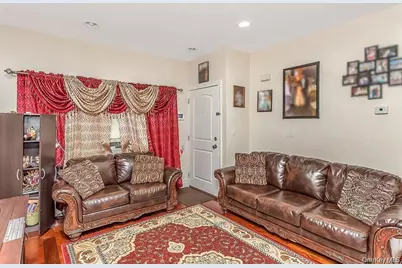16013 N Conduit Avenue, Jamaica, NY 11434 - Photo 5