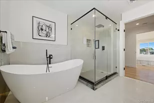 27 Poppy Ln, Levittown, NY 11756 - Photo 31