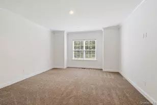 11 Halley Dr, Blue Point, NY 11772 - Photo 19
